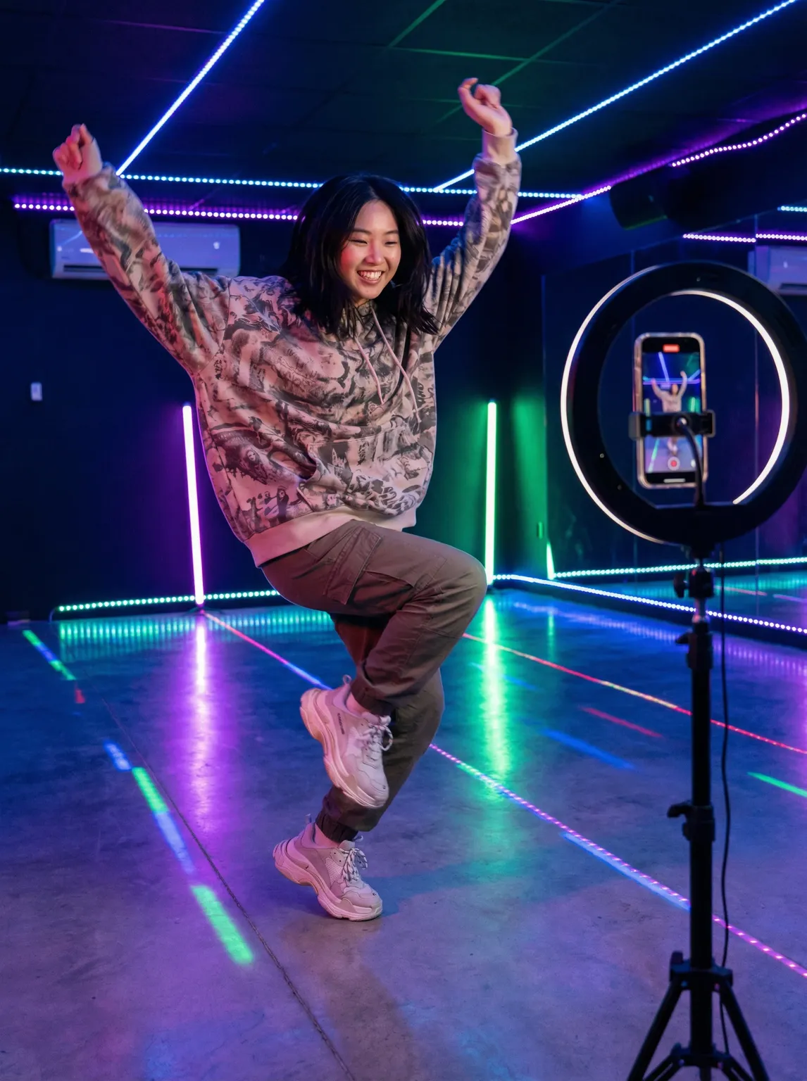 潮流舞蹈霓虹灯工作室 - 抖阴